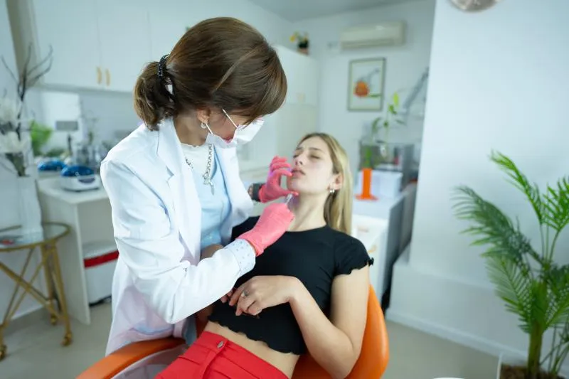 La imagen 4 de la Empresa MONTENEGRO MERCEDES ARMONIZACIÓN OROFACIAL
